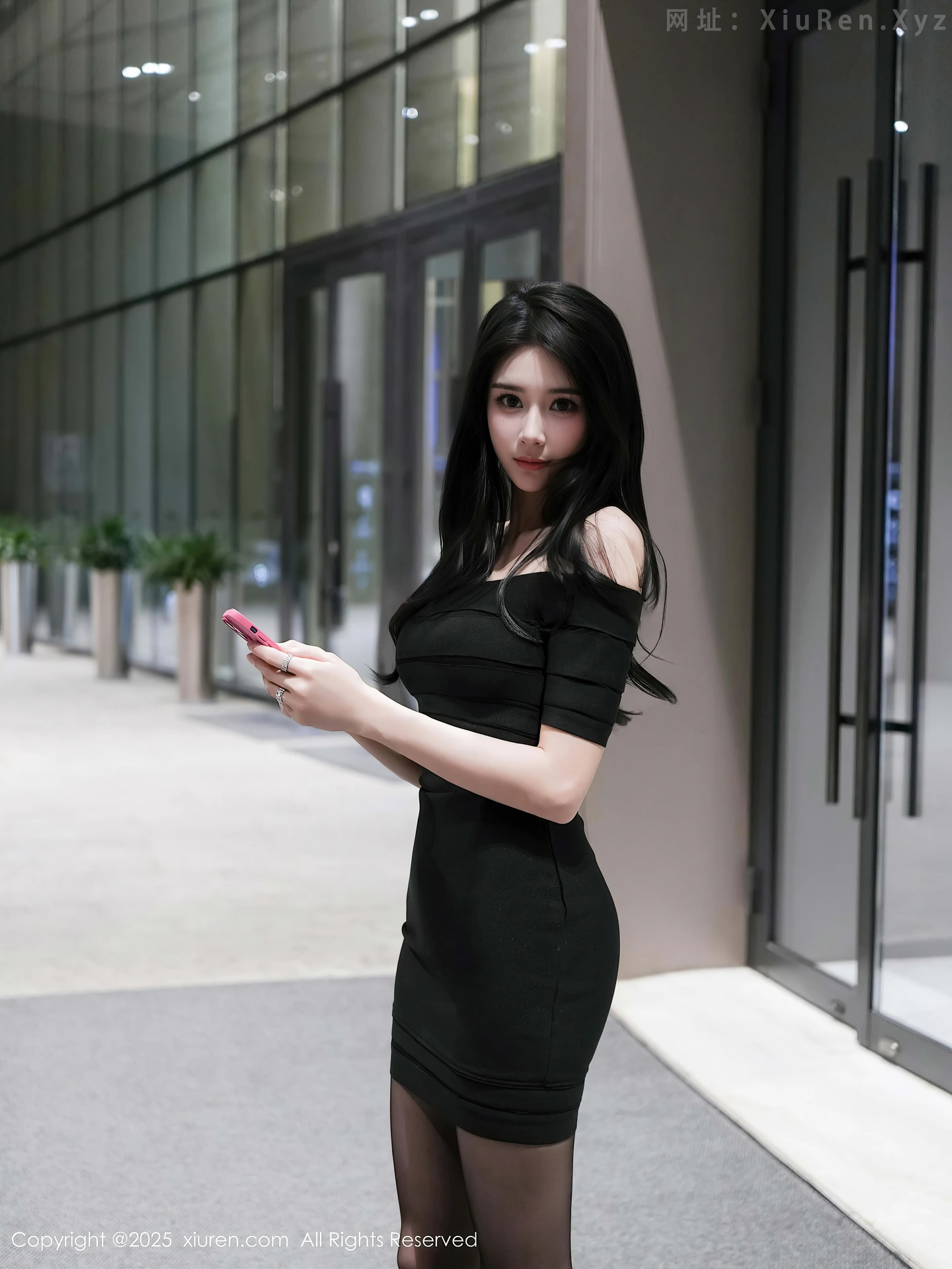 图片[3]-[XiuRen秀人网] VOL.10942 新人模特椰汁糯米姬性感黑色连衣短裙配超薄黑丝秀美腿诱惑写真53P-秀人网官方网站